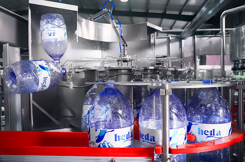 武漢恒大1800bph一次性桶裝水生產線